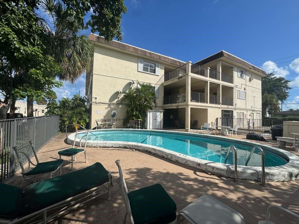 Royal Palm Gardens Condo - Residential Lease