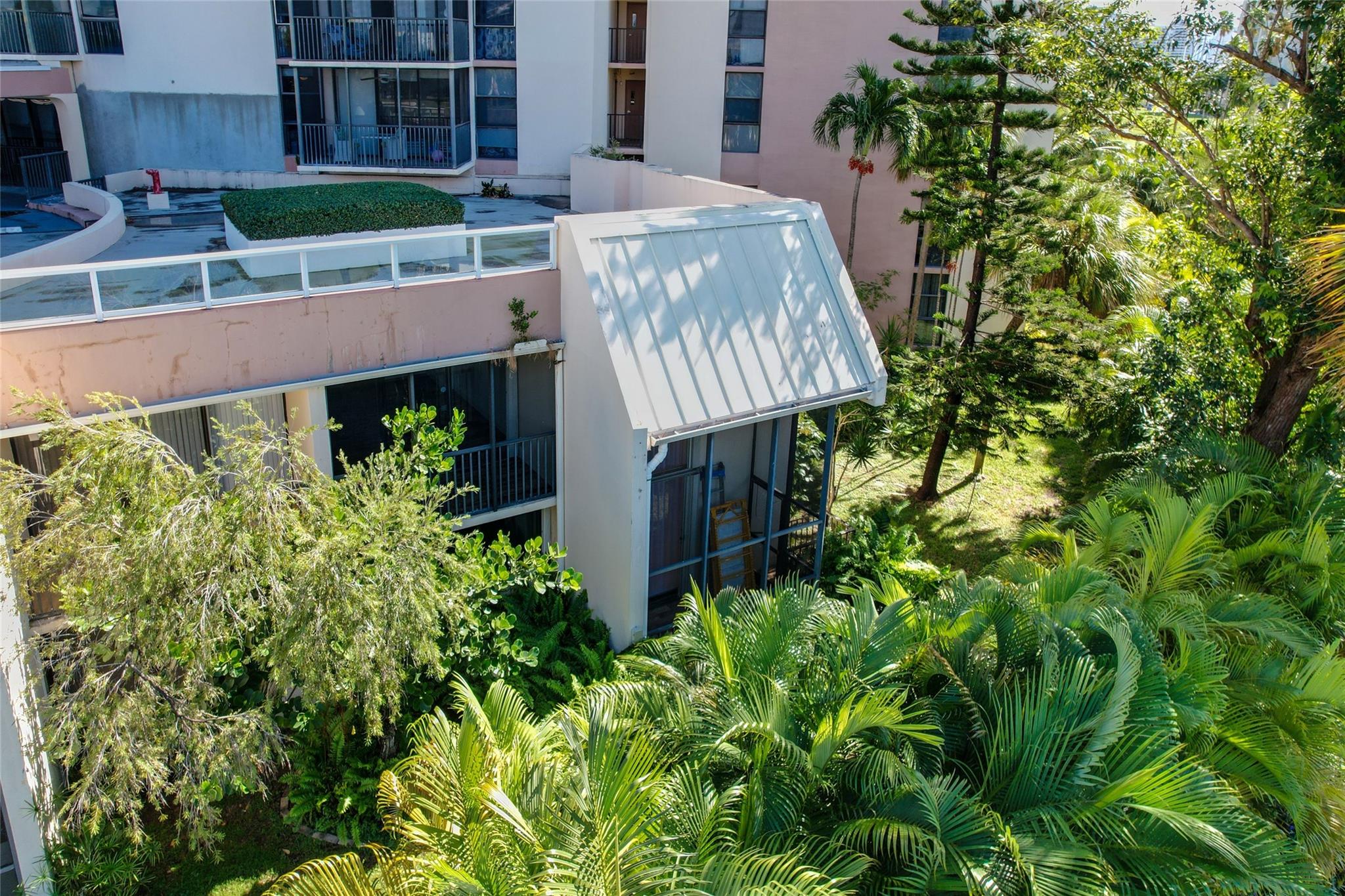 20329 W Country Club Dr 10