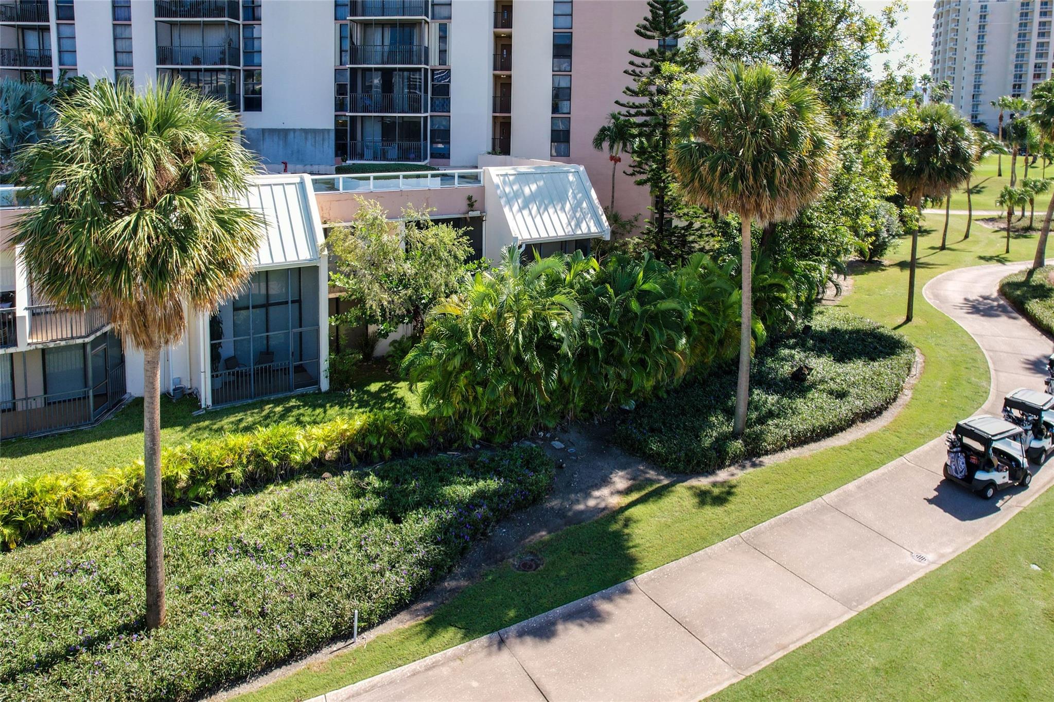 20329 W Country Club Dr 10