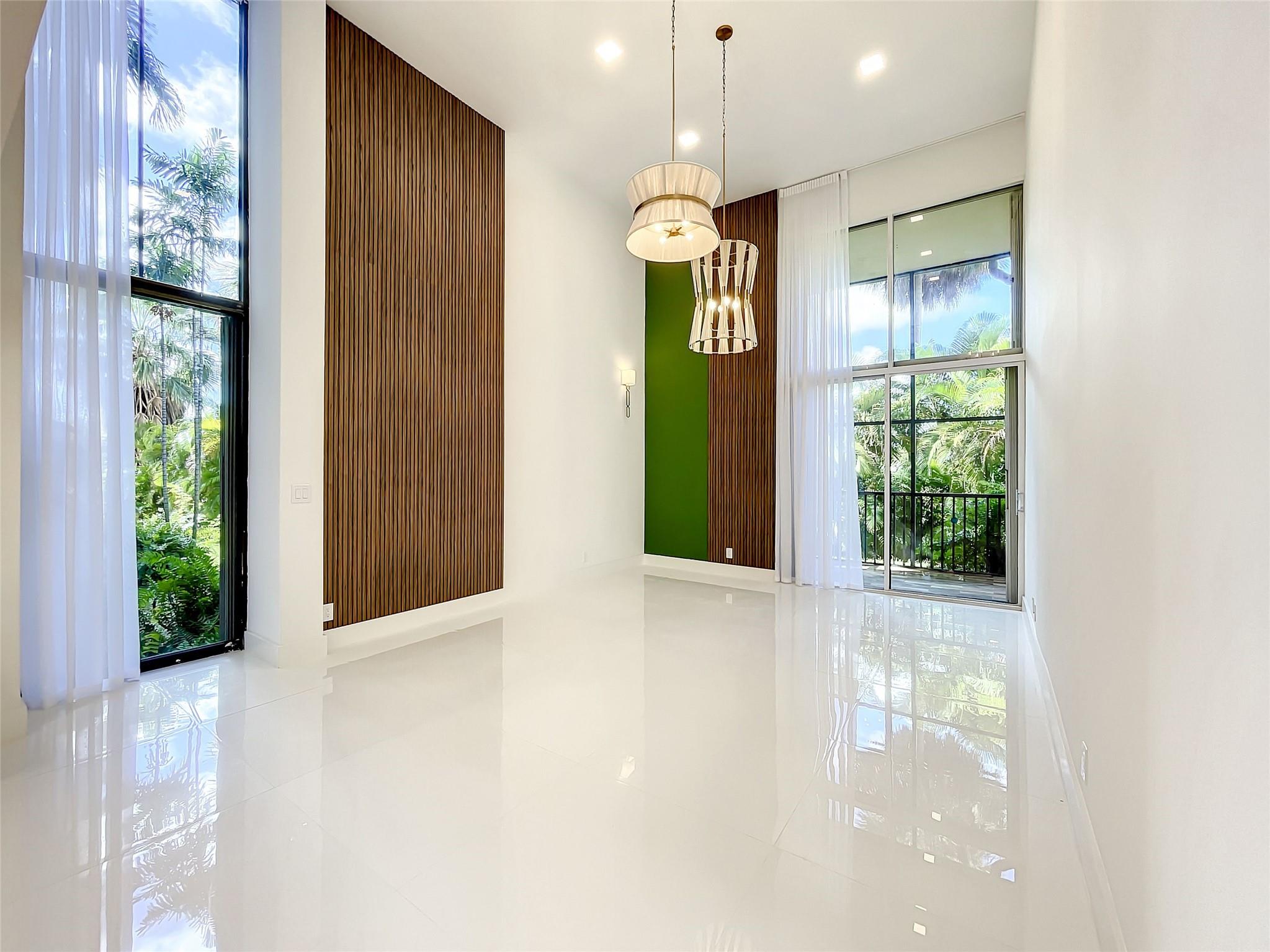 20329 W Country Club Dr 10