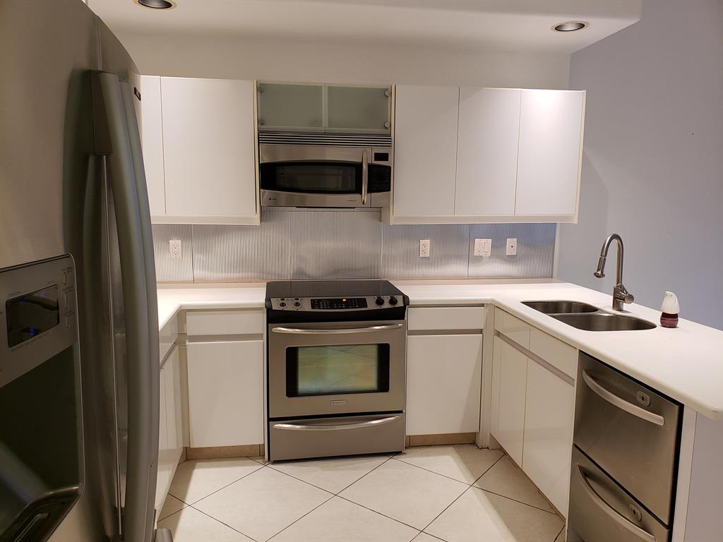 Clubside Pointe at Broken Sound - Residential