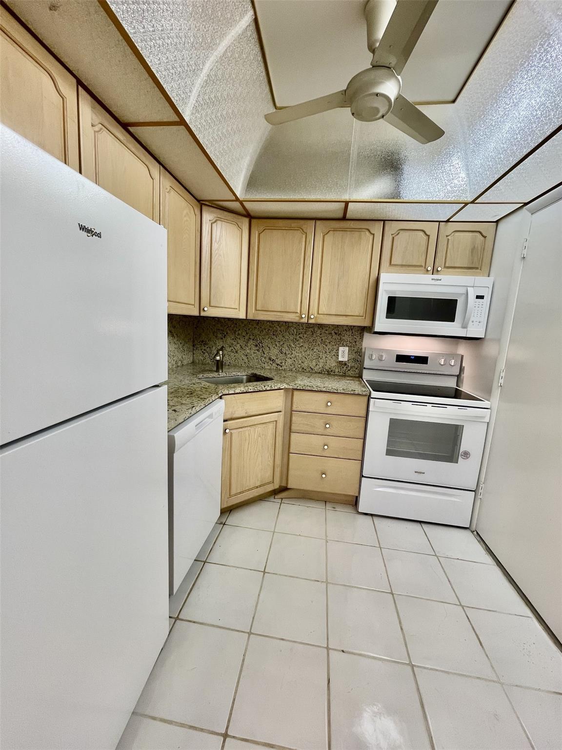 424 N Riverside Dr 102