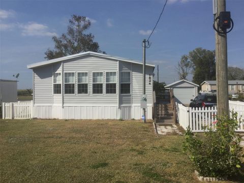 1824 Riverside DR Moore Haven FL 33471