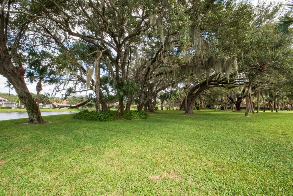 Photo of 283 Kelsey Park Circle, Palm Beach Gardens, FL 33410 (MLS # R11139718)