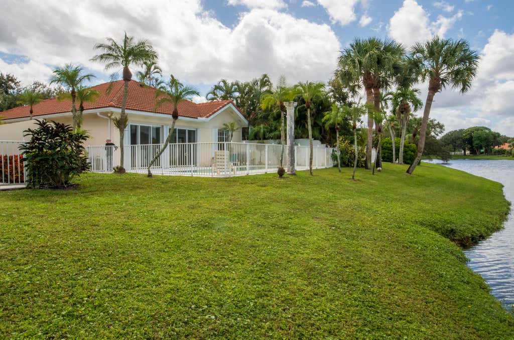 Photo of 283 Kelsey Park Circle, Palm Beach Gardens, FL 33410 (MLS # R11139718)