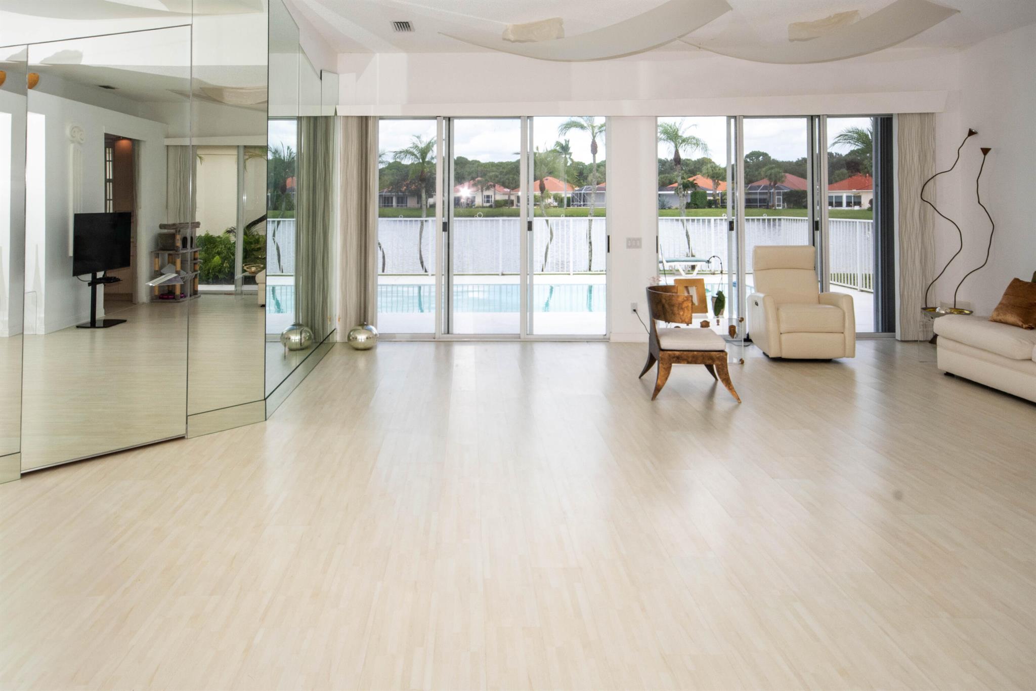 OAKS EAST - Residential