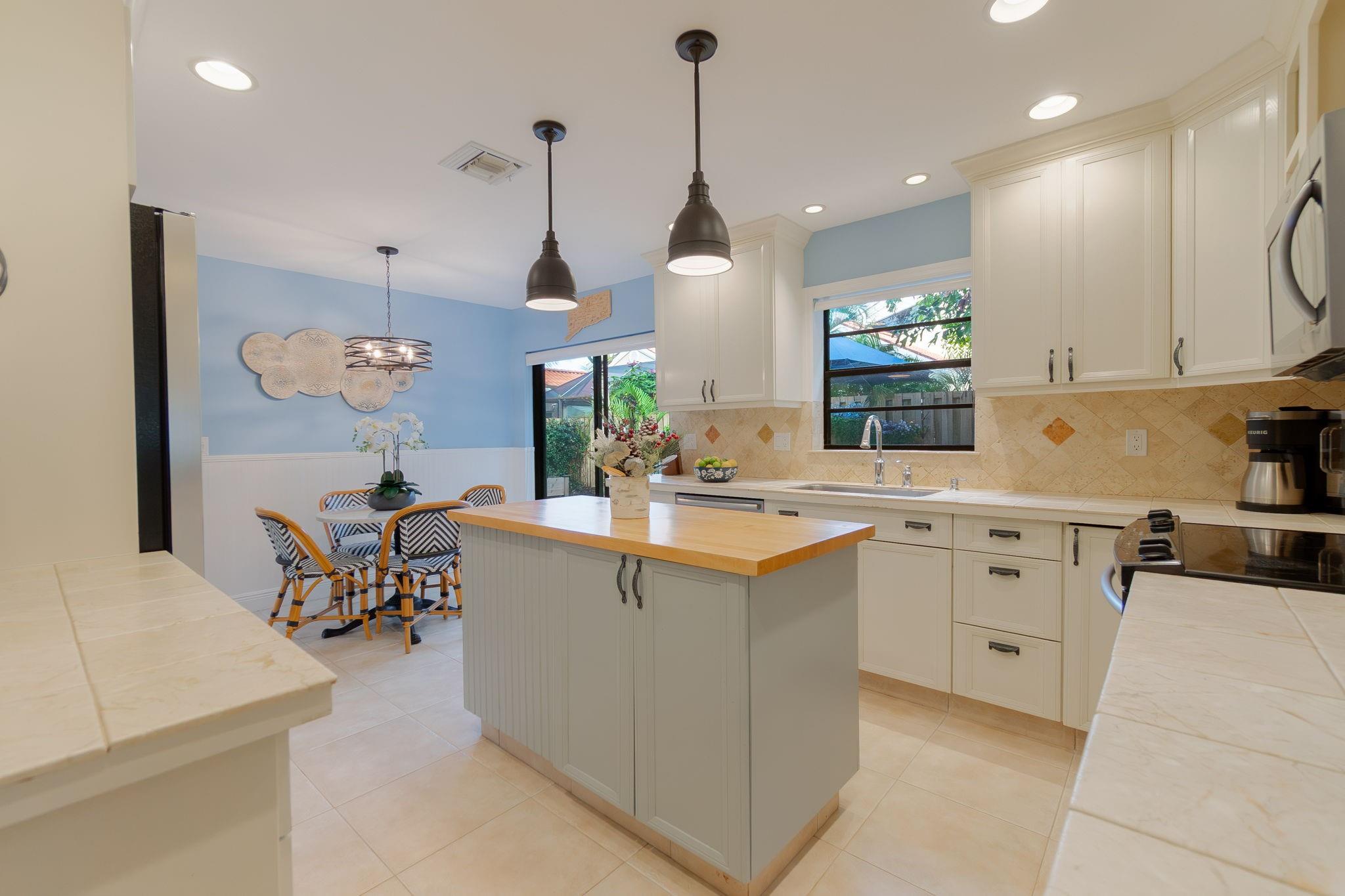 CRYSTAL POINTE - Residential