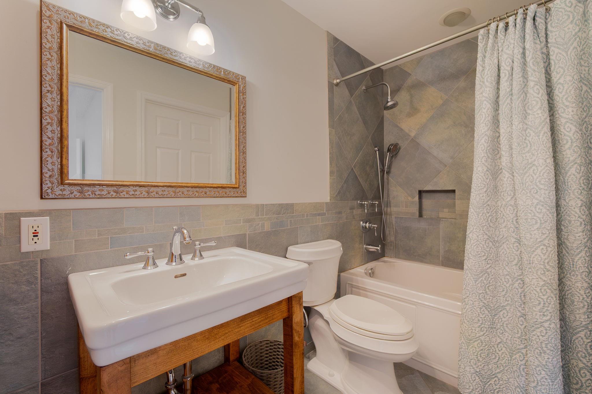 CRYSTAL POINTE - Residential