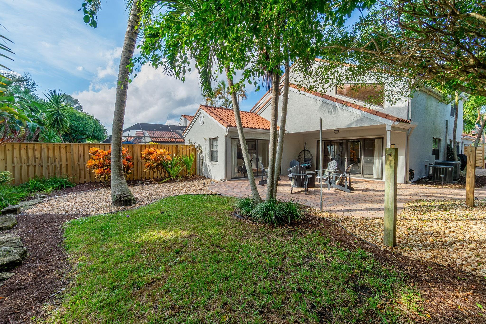 CRYSTAL POINTE - Residential