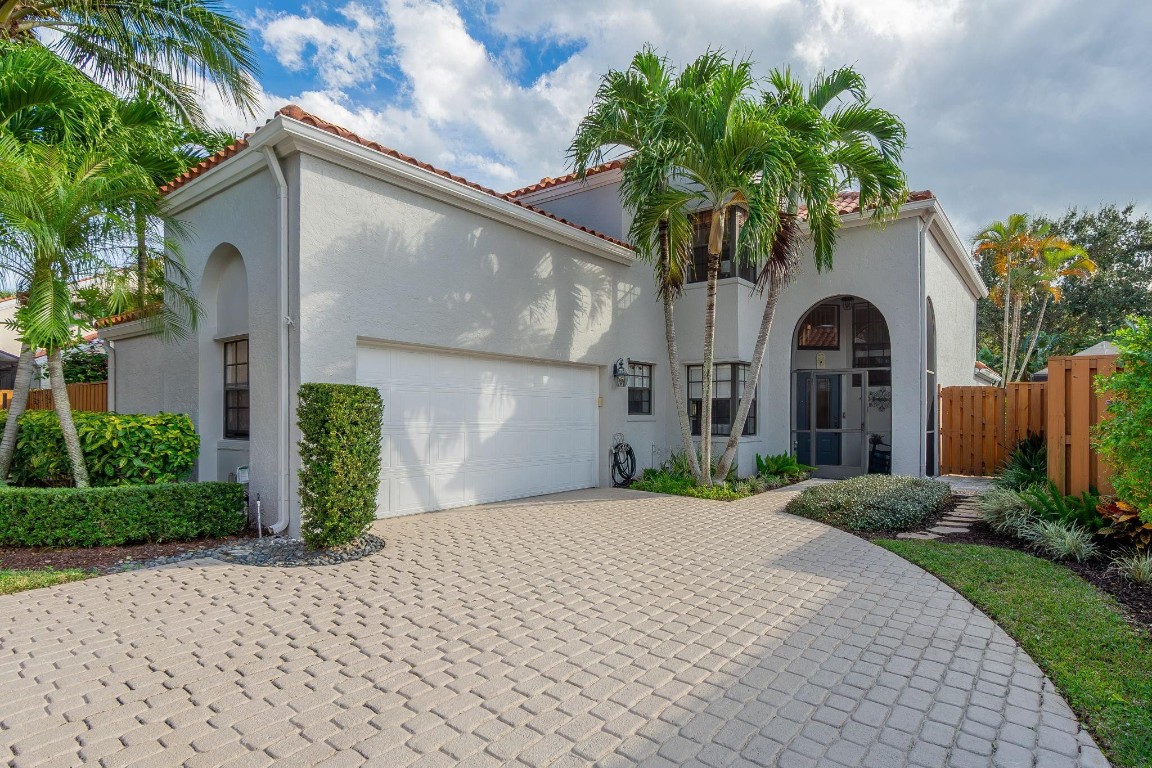 2524 La Cristal Circle