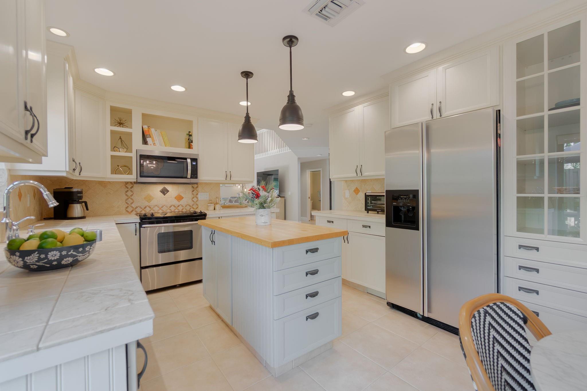 CRYSTAL POINTE - Residential