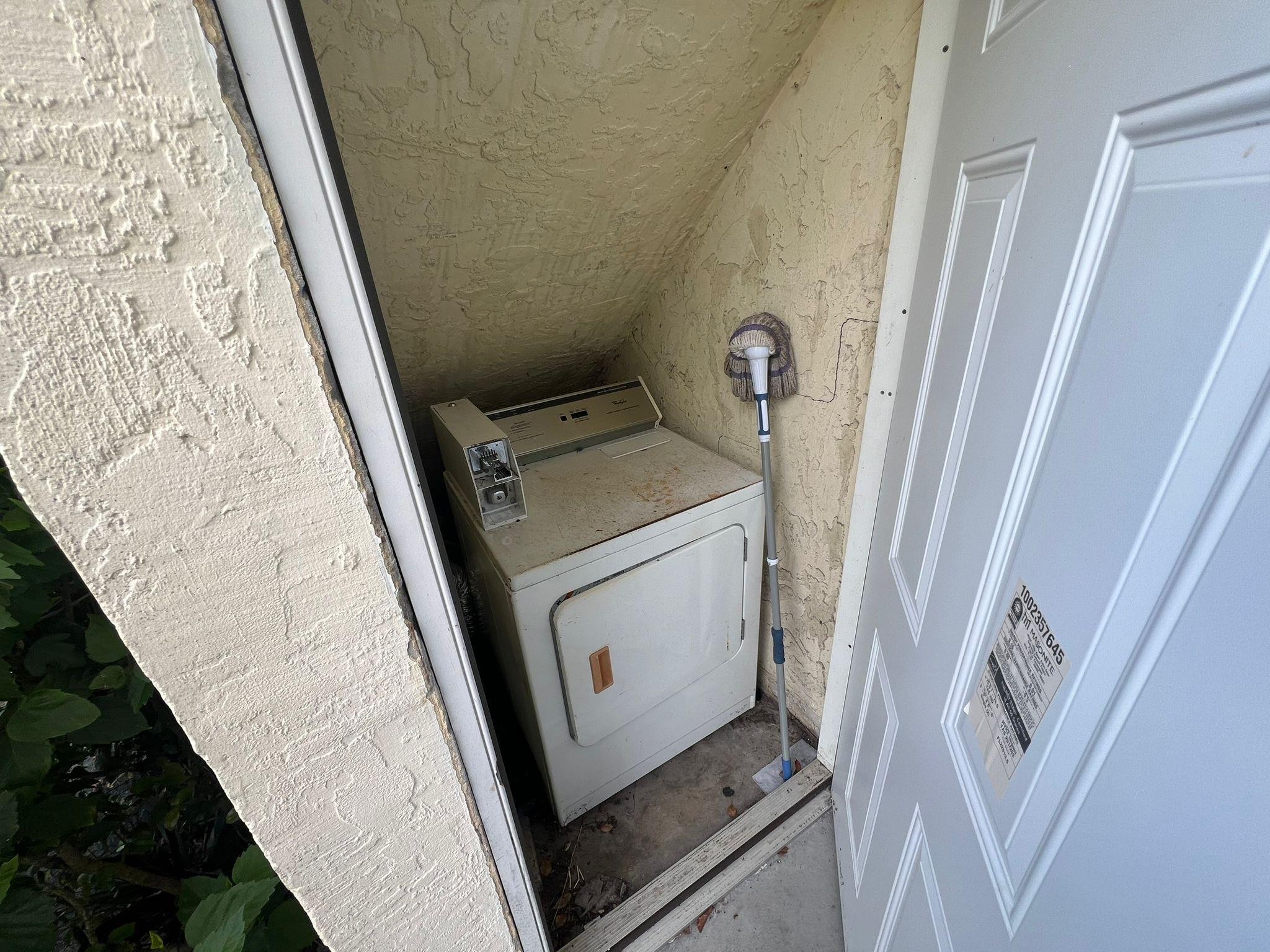 BREEZYWAY MANOR SEC - Residential Lease