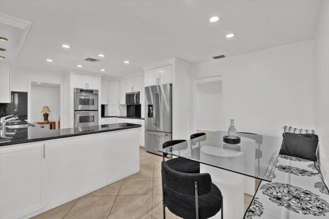Tiny photo for 3500 N 45th Avenue, Hollywood, FL 33021 (MLS # B26052024)