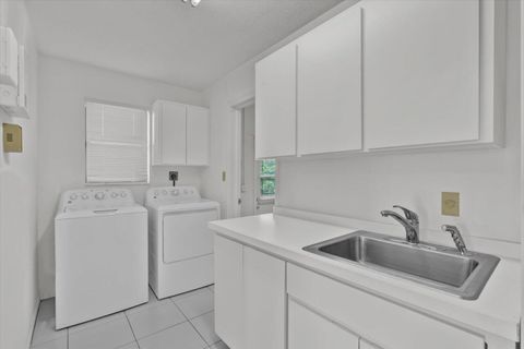 Tiny photo for 3500 N 45th Avenue, Hollywood, FL 33021 (MLS # B26052024)