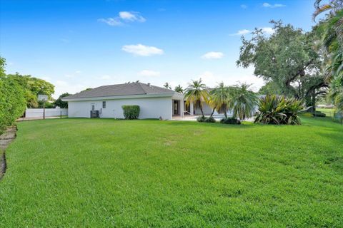 Tiny photo for 3500 N 45th Avenue, Hollywood, FL 33021 (MLS # B26052024)