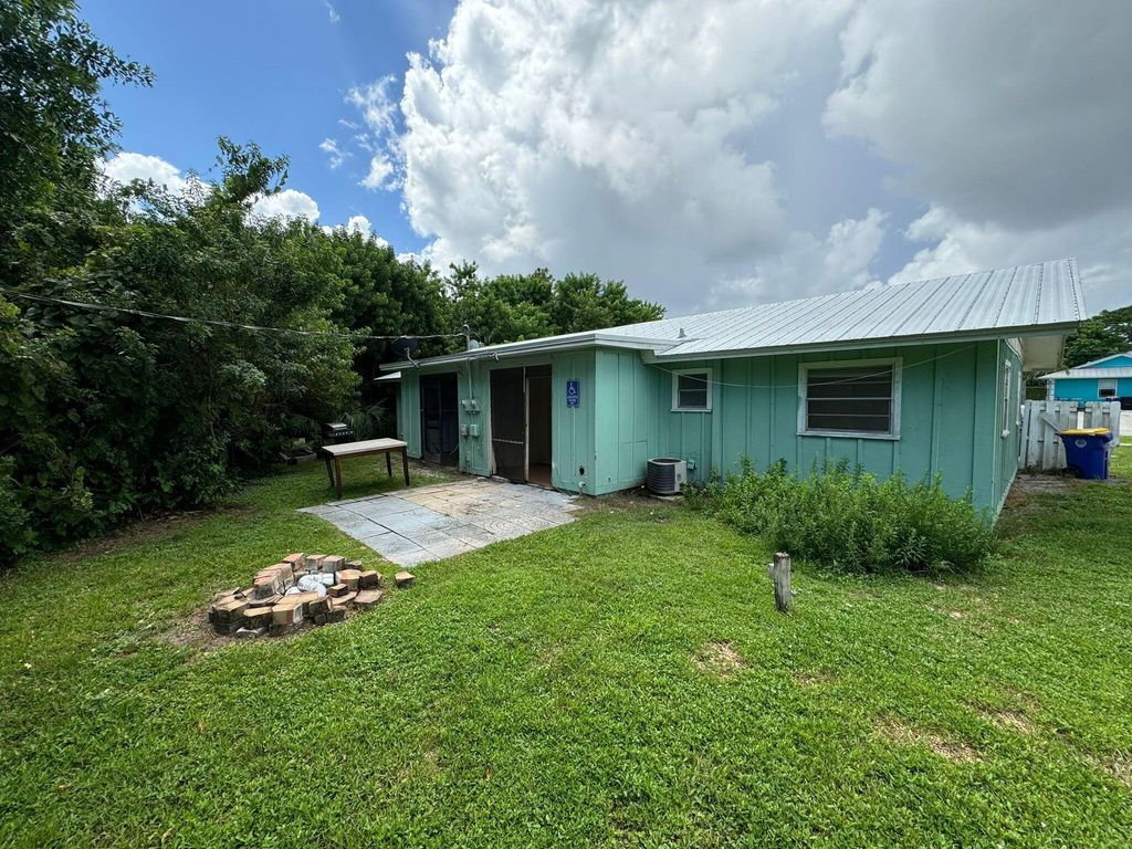 Photo of 3002 SE Camino Avenue, Stuart, FL 34997 (MLS # B26017801)