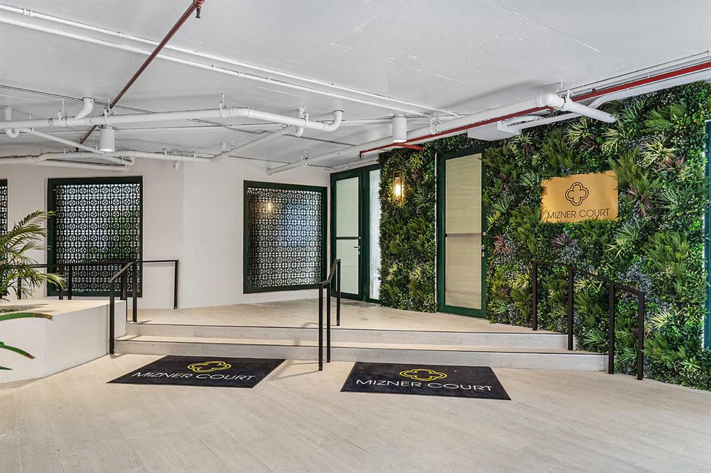 MIZNER COURT - Residential