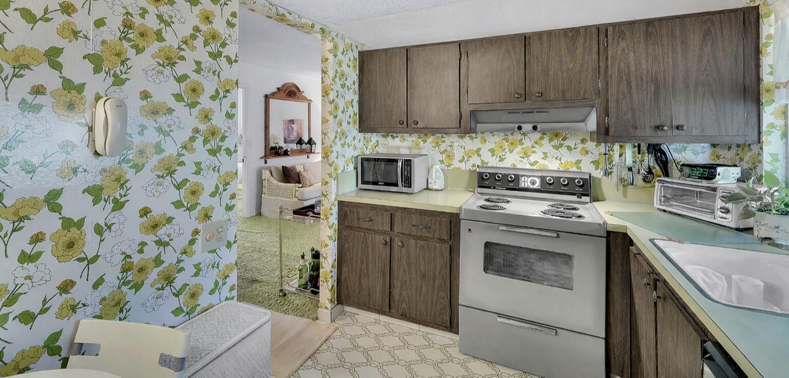 LIME BAY CONDOMINIUM - Residential