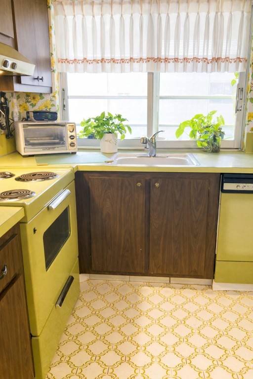 LIME BAY CONDOMINIUM - Residential