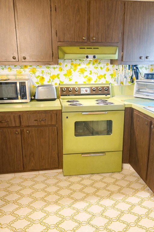 LIME BAY CONDOMINIUM - Residential