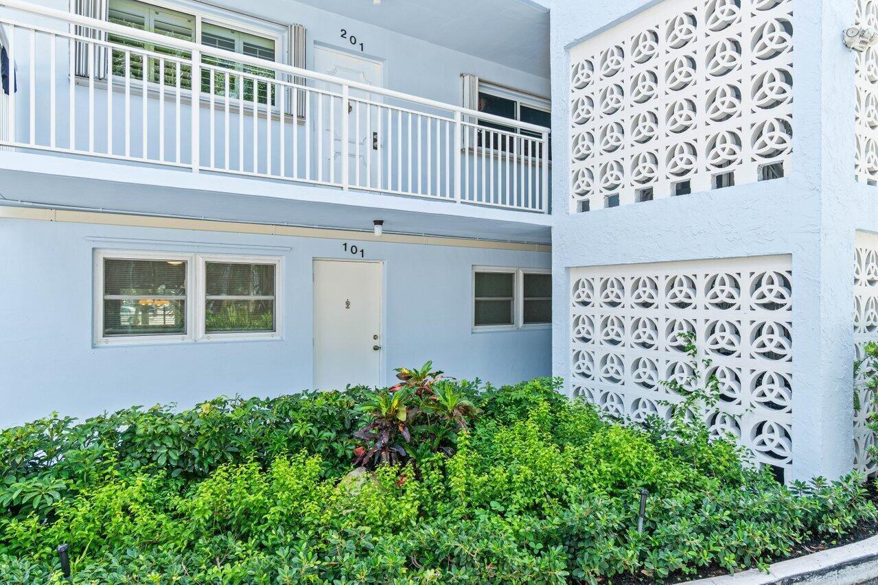 SEAGATE OF GULFSTREAM CONDO - Residential