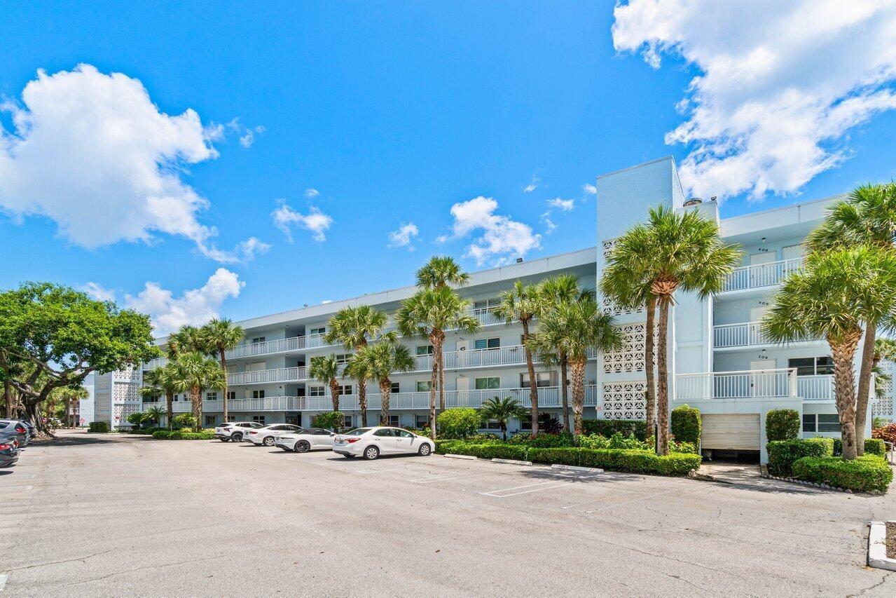 SEAGATE OF GULFSTREAM CONDO - Residential
