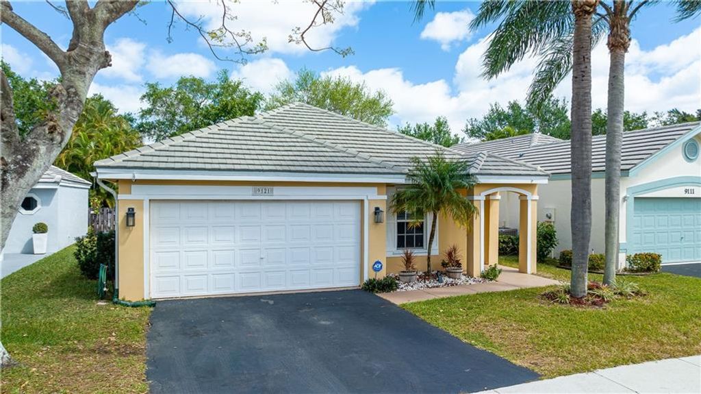 Photo of 9121 Lake Park Cir N, Davie, FL 33328 (MLS # F10373504)