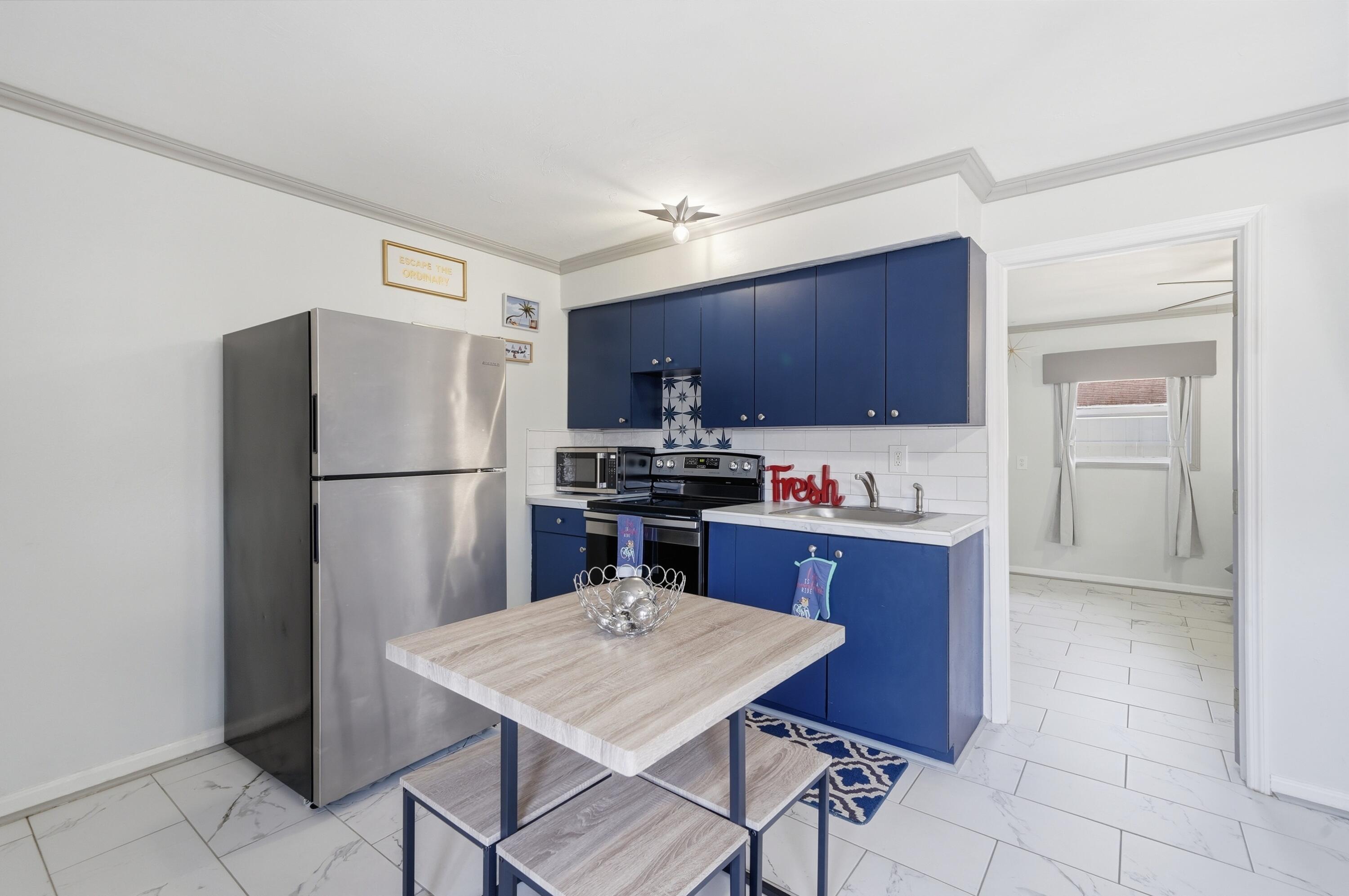 1100 NW 3rd Avenue 1-2