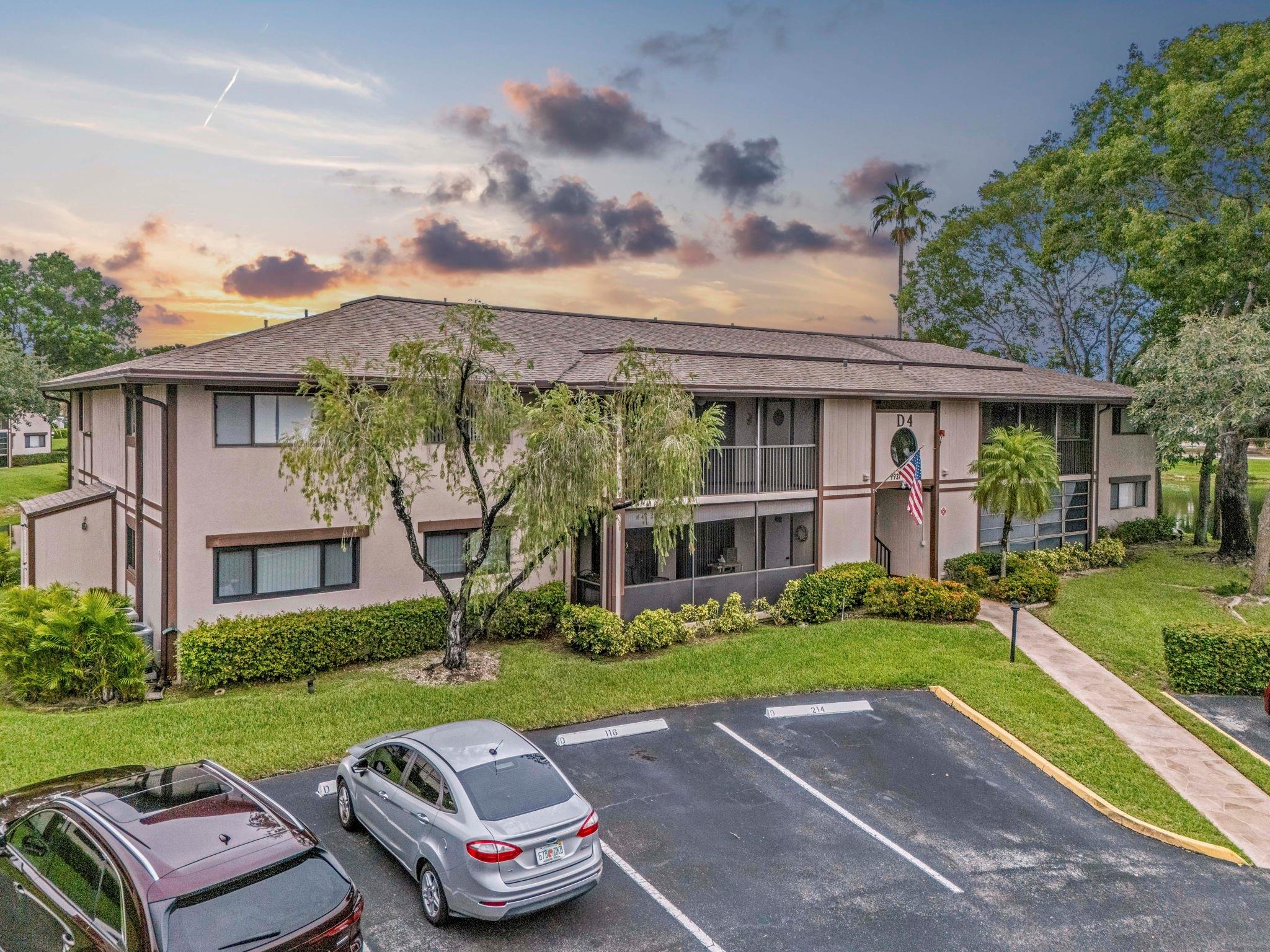HUGE PRICE REDUCTION! THE ONLY 1ST FLOOR 2/2 LAKE VIEW UNIT AT THIS PRICE! Needs updating but is move-in ready. Tucked into a private oasis within the sought-after gated community of Belfort at King's Point, this home is surrounded by well-maintained landscaping and desirable lake views. The unit is spacious at just under 1,200 SF and ready for your updates. Features include a new washer and dryer, stainless steel appliances, lake views from every bedroom and an enclosed patio! King's Point amenities include Wi-Fi, a state-of-the-art performing arts theatre and digital cinema, a world-class fitness center, indoor and outdoor pools and spas, a variety of national organizations and club activities, town hall meetings, air-conditioned buses, and one-of-a-kind social events.