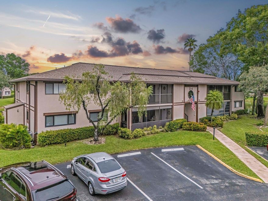HUGE PRICE REDUCTION! THE ONLY 1ST FLOOR 2/2 LAKE VIEW UNIT AT THIS PRICE! Needs updating but is move-in ready. Tucked into a private oasis within the sought-after gated community of Belfort at King's Point, this home is surrounded by well-maintained landscaping and desirable lake views. The unit is spacious at just under 1,200 SF and ready for your updates. Features include a new washer and dryer, stainless steel appliances, lake views from every bedroom and an enclosed patio! King's Point amenities include Wi-Fi, a state-of-the-art performing arts theatre and digital cinema, a world-class fitness center, indoor and outdoor pools and spas, a variety of national organizations and club activities, town hall meetings, air-conditioned buses, and one-of-a-kind social events.