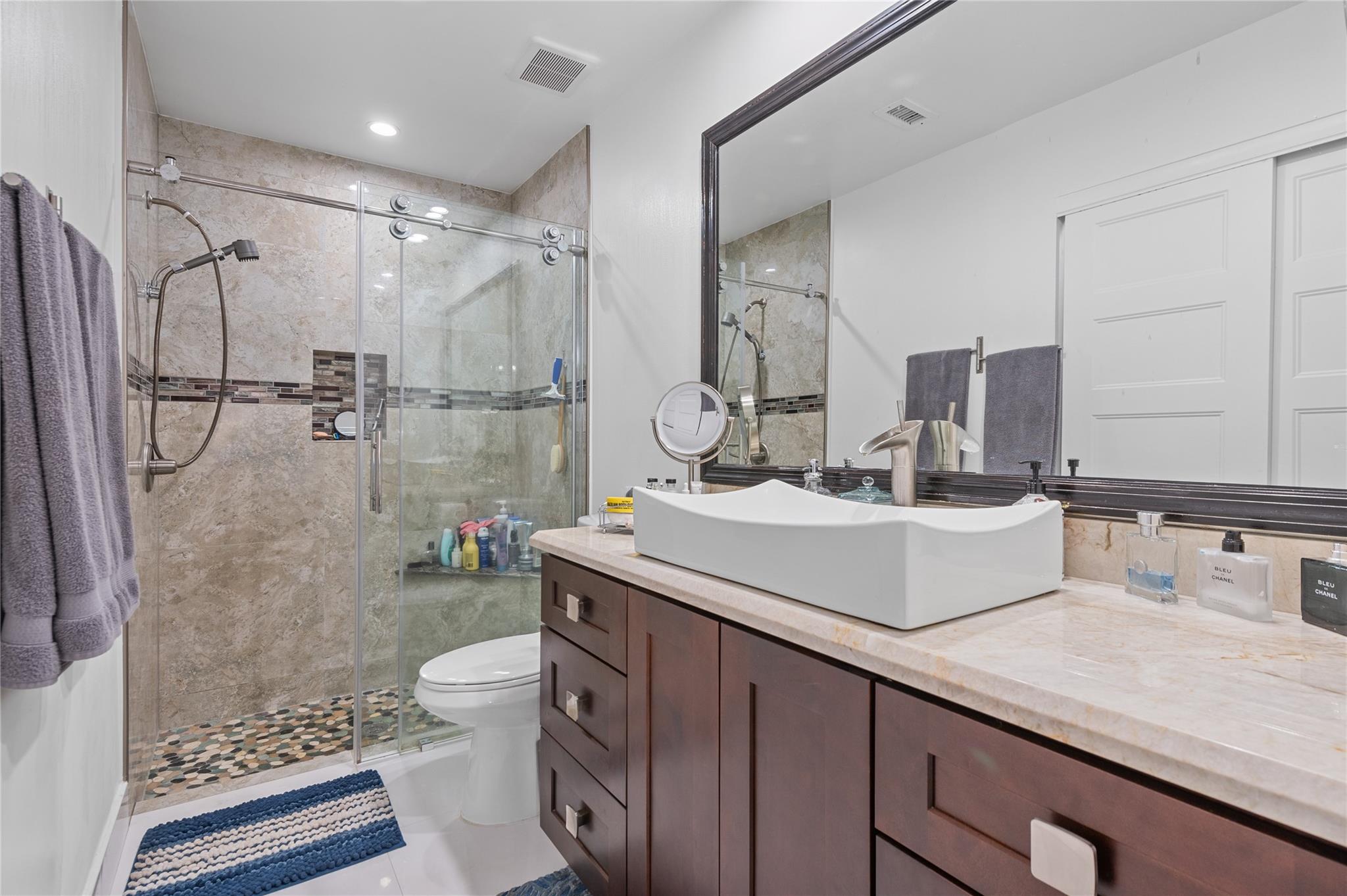 The Lakes 109-9 B - Residential