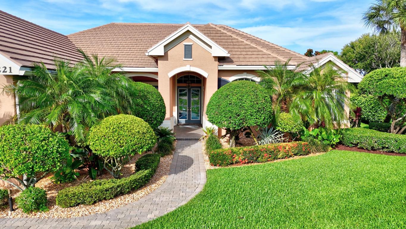 221 SW Lake Rush Court