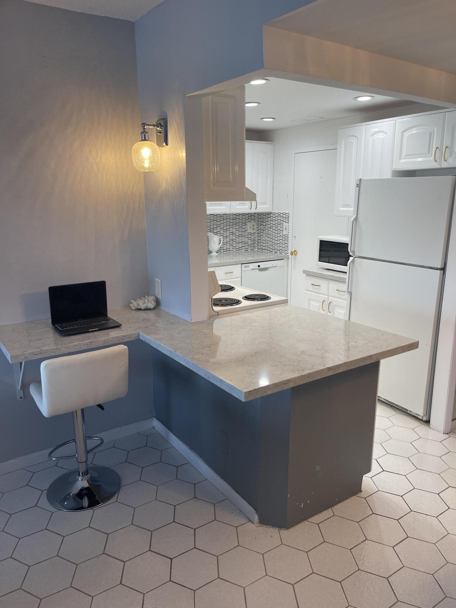 PORTOFINO CONDO PT OF LTS 15 AND 16,JARVIS PAR - Residential