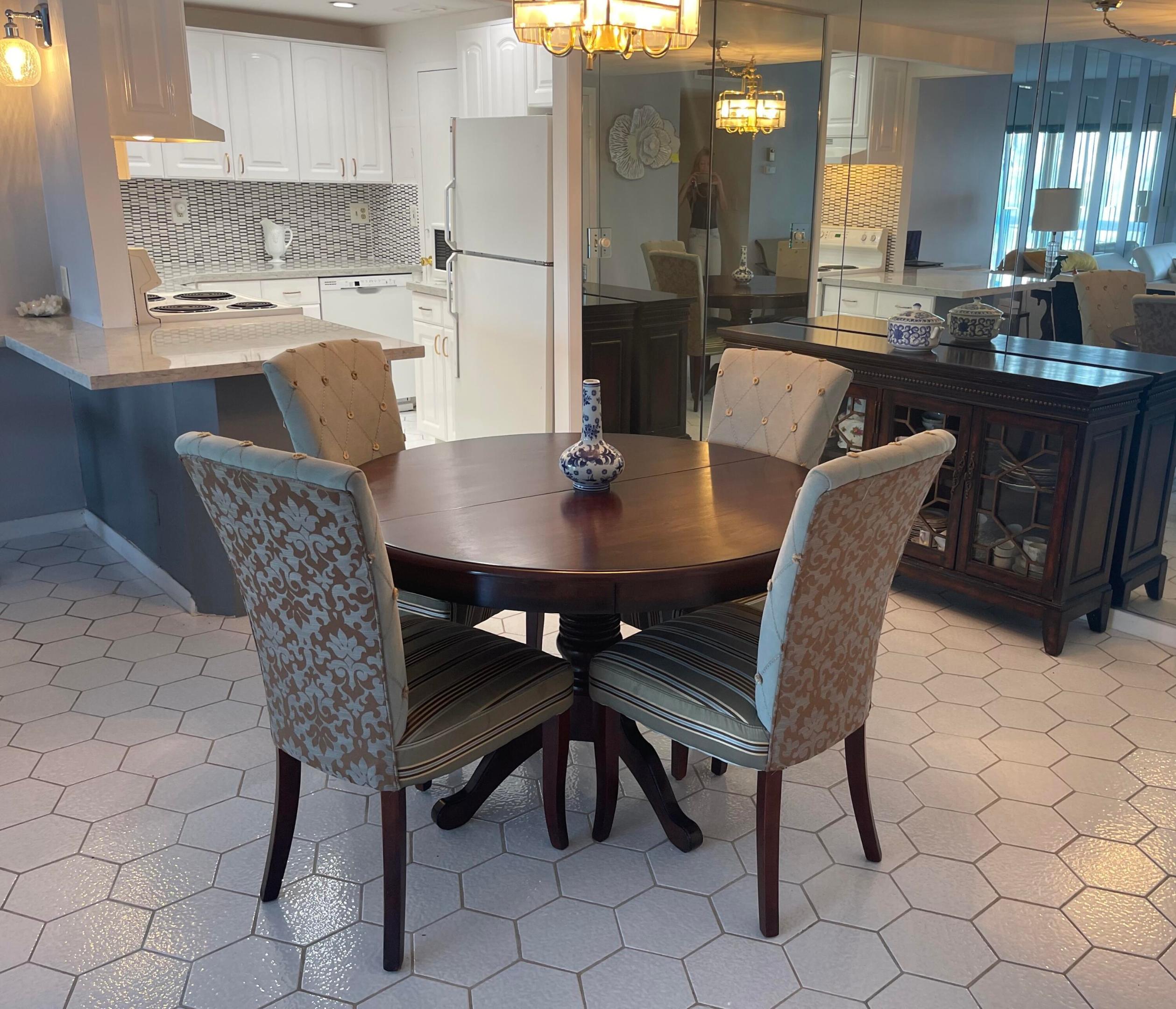 PORTOFINO CONDO PT OF LTS 15 AND 16,JARVIS PAR - Residential