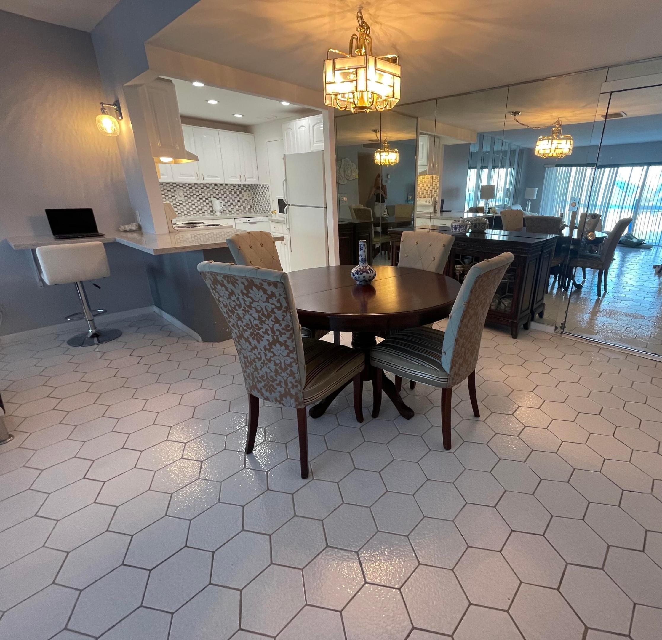 PORTOFINO CONDO PT OF LTS 15 AND 16,JARVIS PAR - Residential