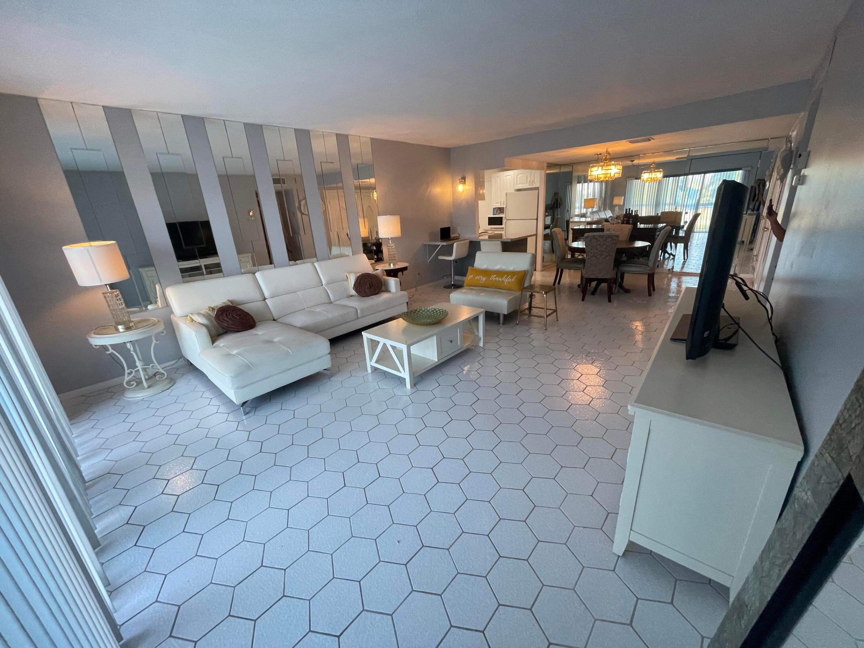 PORTOFINO CONDO PT OF LTS 15 AND 16,JARVIS PAR - Residential