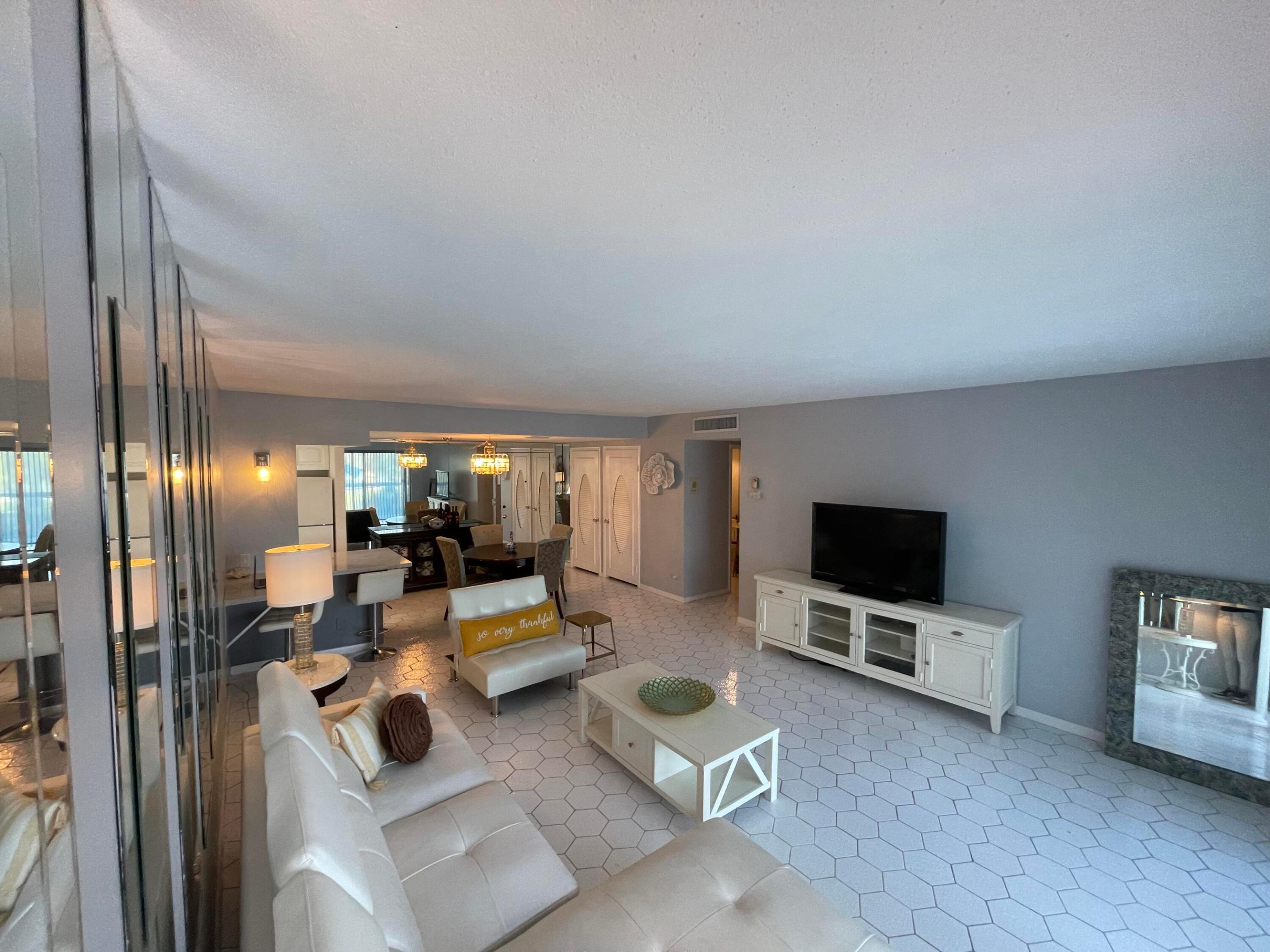 PORTOFINO CONDO PT OF LTS 15 AND 16,JARVIS PAR - Residential