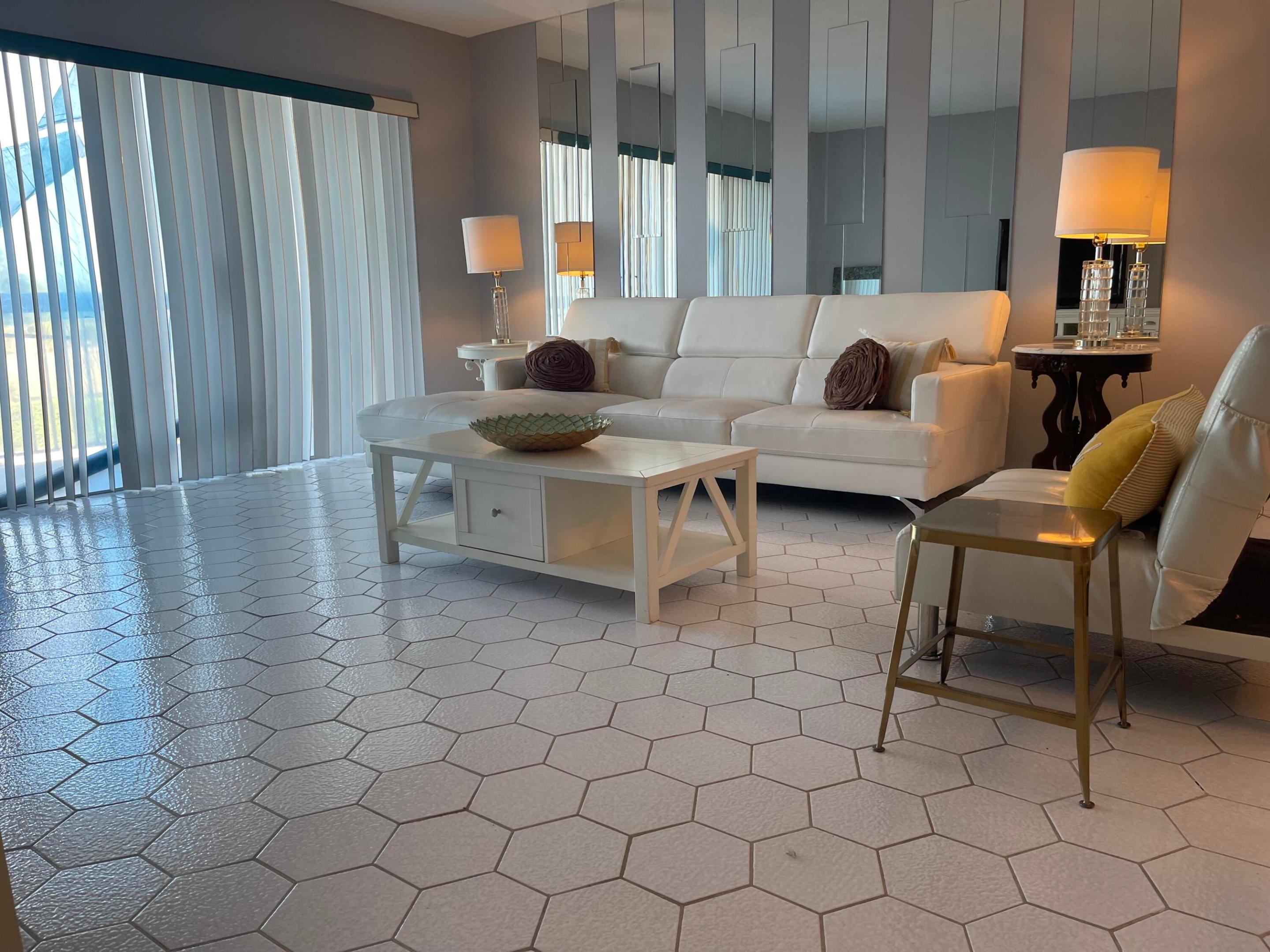 PORTOFINO CONDO PT OF LTS 15 AND 16,JARVIS PAR - Residential