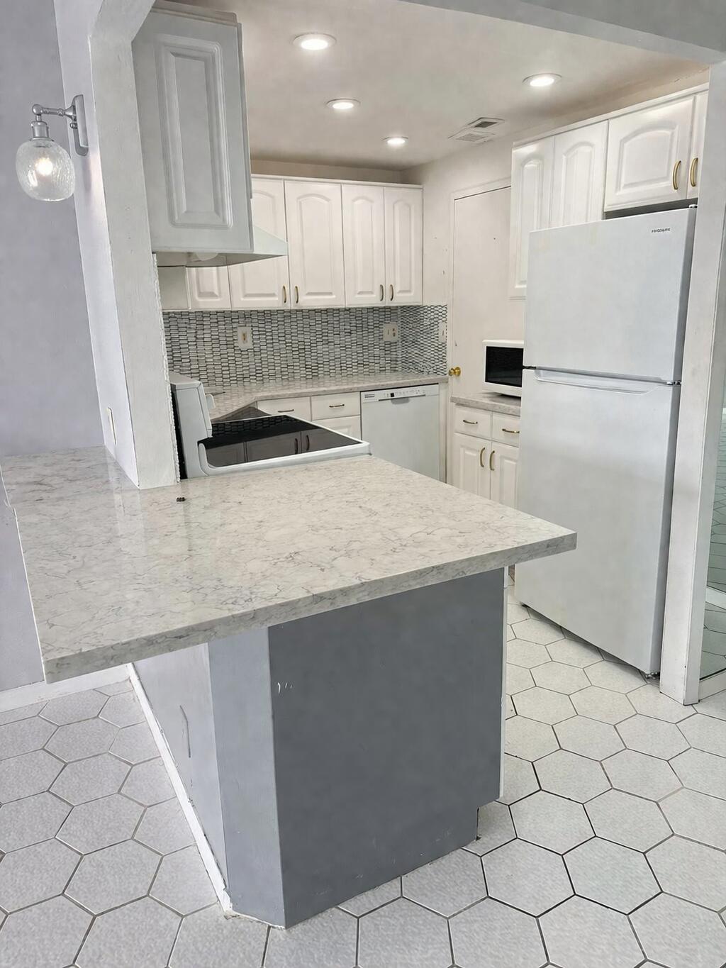 PORTOFINO CONDO PT OF LTS 15 AND 16,JARVIS PAR - Residential