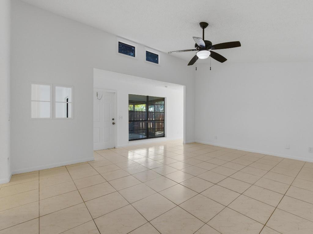 TREE LAKE - Residential