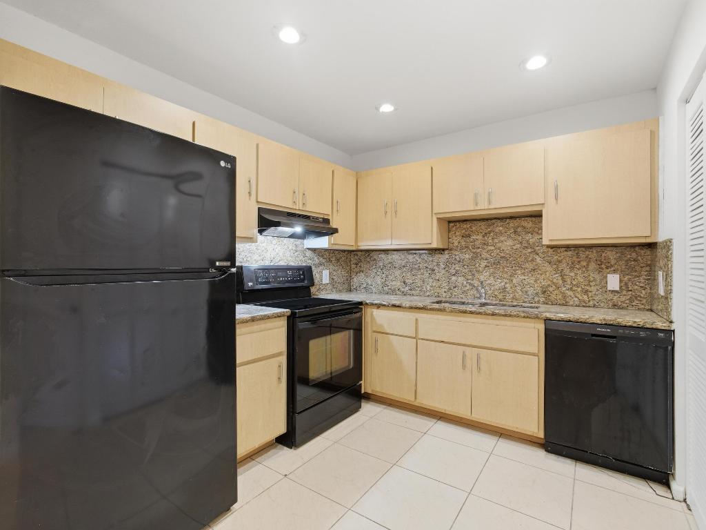 TREE LAKE - Residential