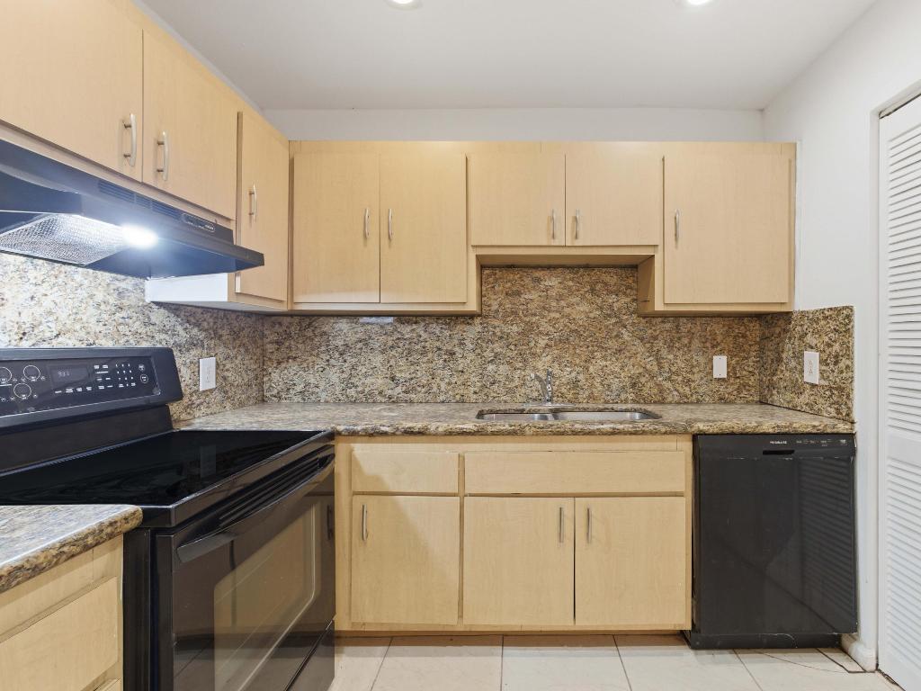 TREE LAKE - Residential