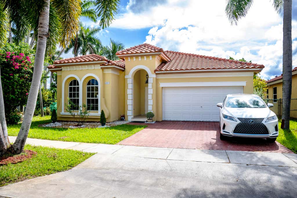 Photo of 4901 SW 134TH Avenue, Miramar, FL 33027 (MLS # B26066775)