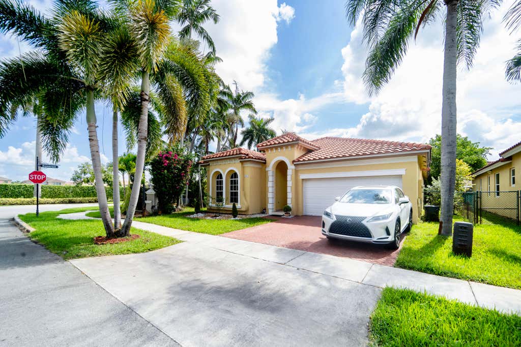 Photo of 4901 SW 134TH Avenue, Miramar, FL 33027 (MLS # B26066775)