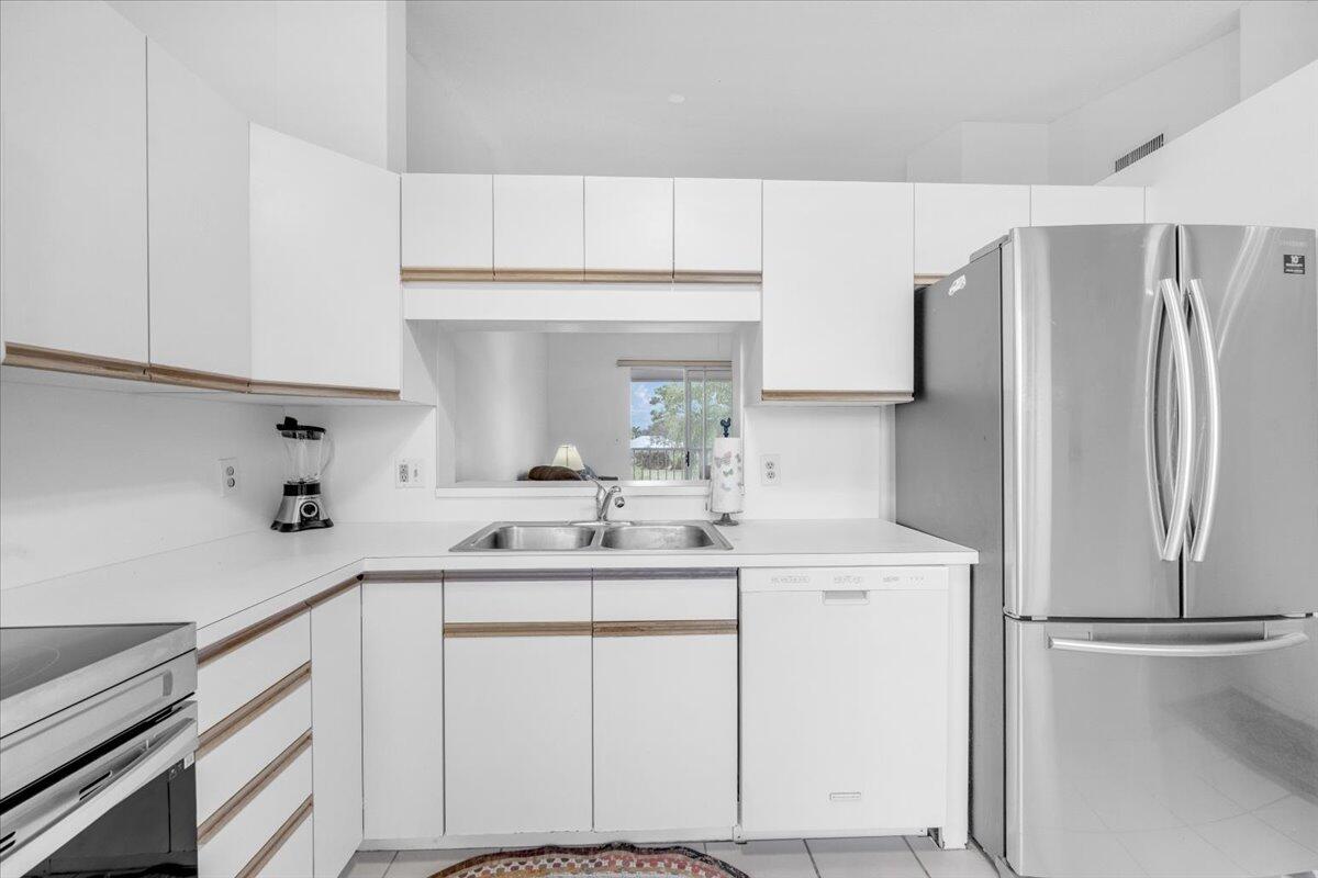 THE LITTLE CLUB CONDO - Residential