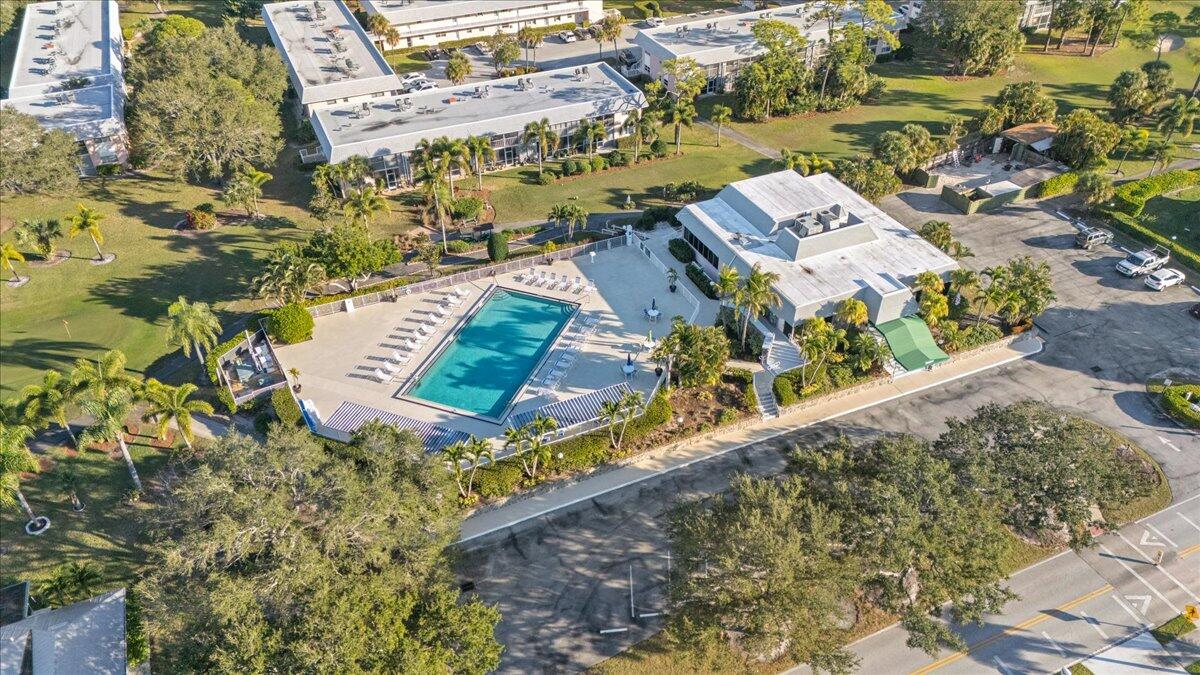 THE LITTLE CLUB CONDO - Residential