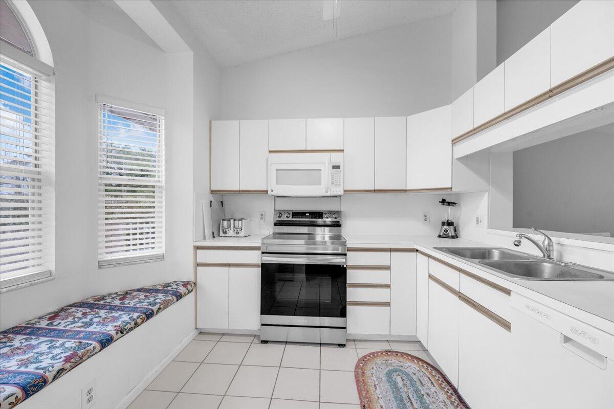 THE LITTLE CLUB CONDO - Residential