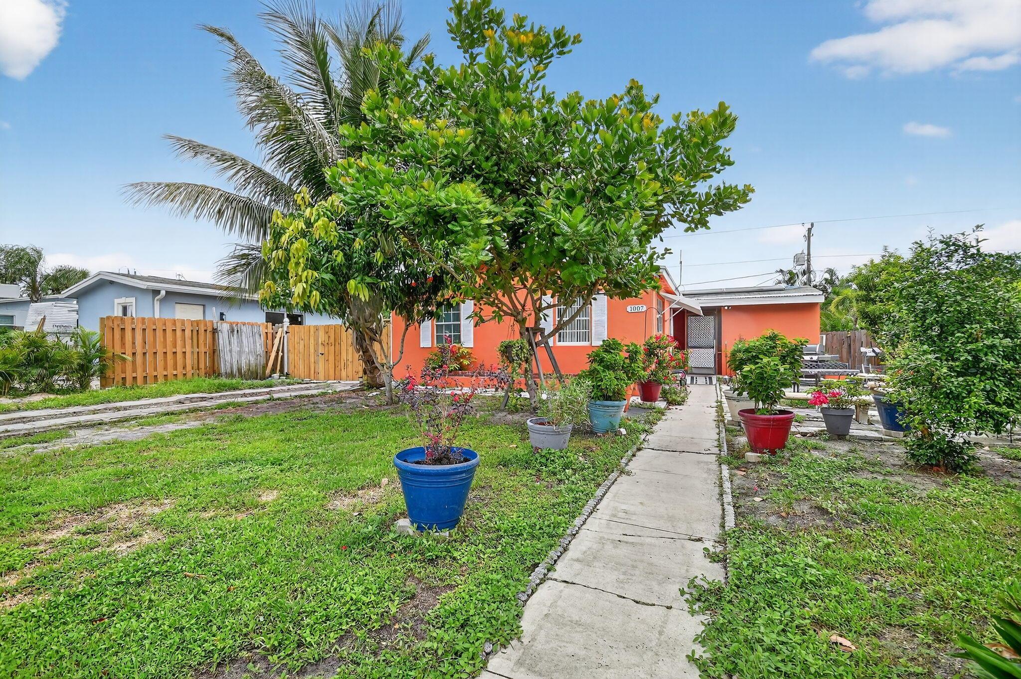 1007 Almeria Road