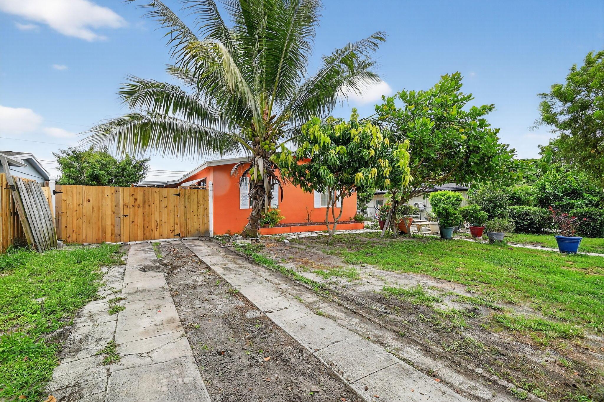 1007 Almeria Road