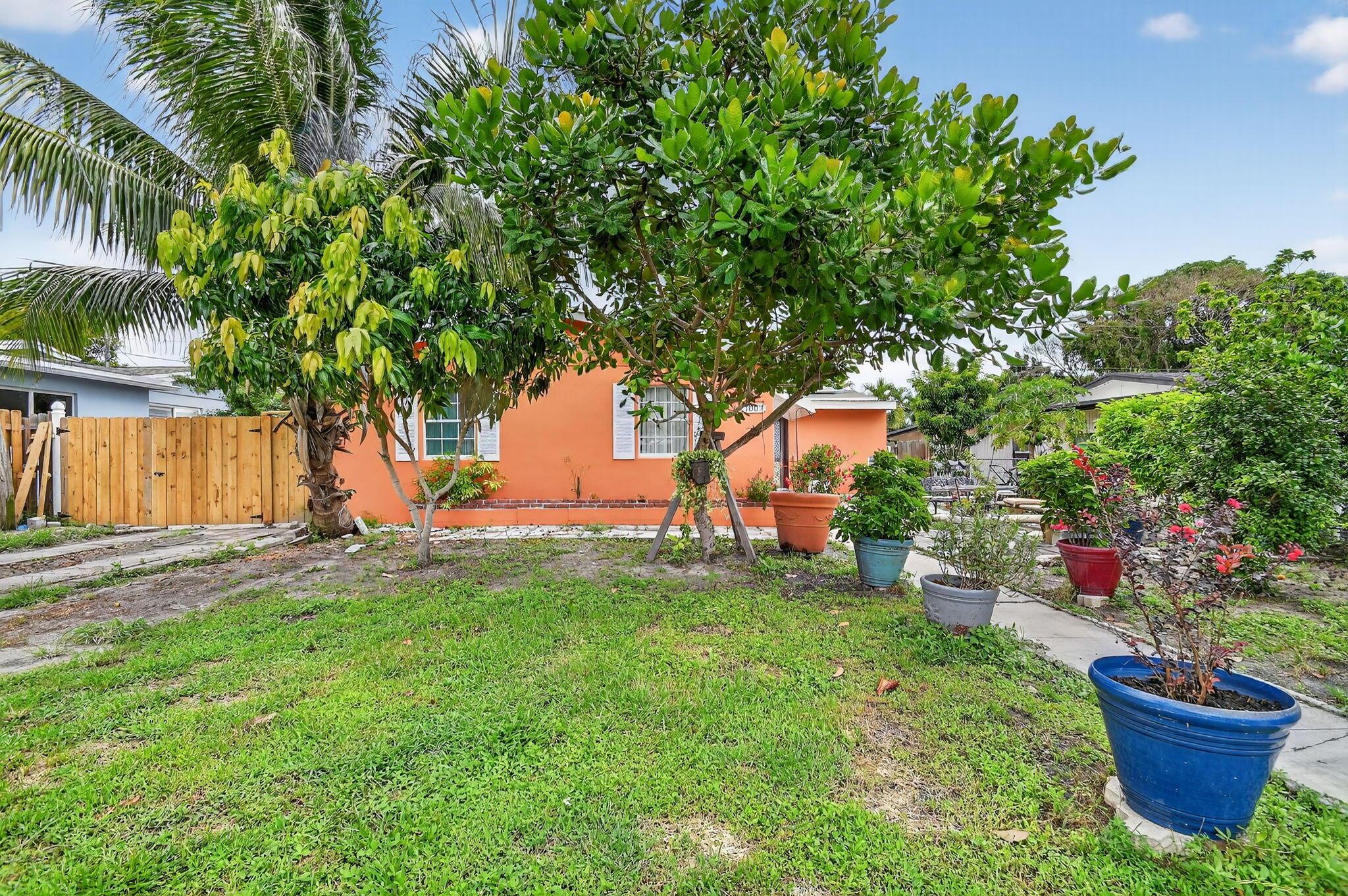 1007 Almeria Road